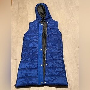 NWT women’s royal blue long quilted puffer vest. Size medium.  Rising brand.